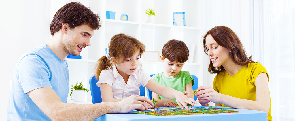 Настольные игры: дети и родители